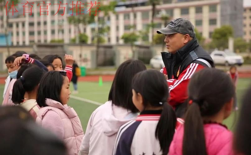 足球支教 为大山里的孩子插上梦的翅膀 足球支教 为大山里的孩子插上梦的翅膀